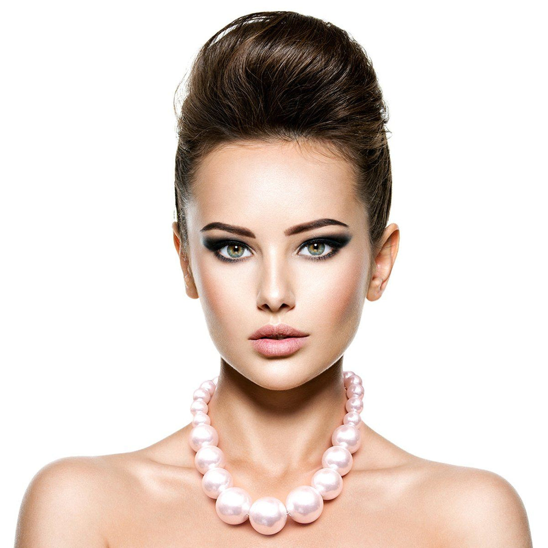 White Graduated Pearl Necklace Set